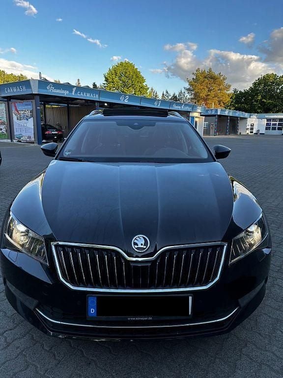 Schwarz Gebraucht 2017 Skoda Superb Active Kombi | 11.500 € (Fairer Preis) - Bild 1/4