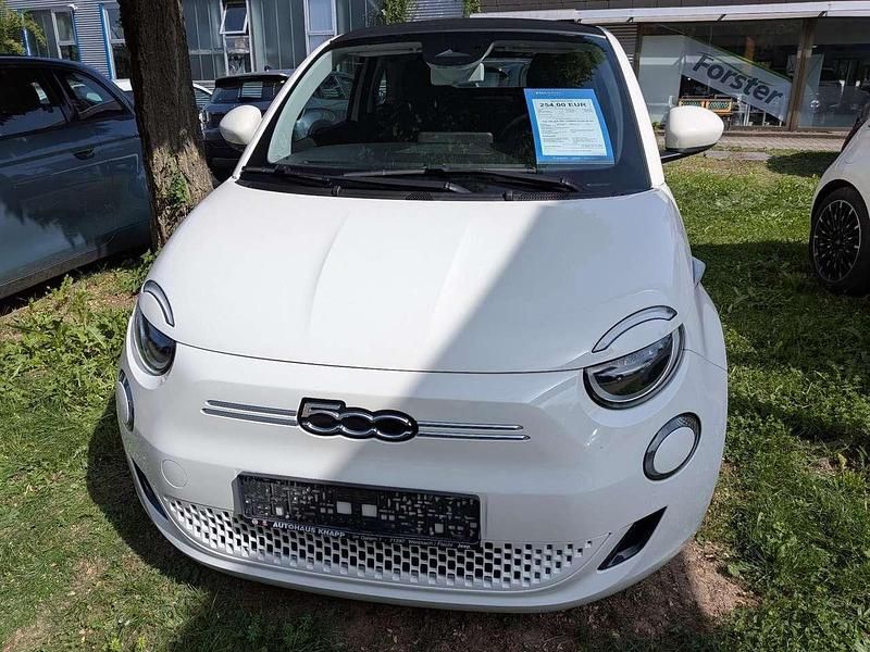 Colore esterno (arktis weiß) Gebraucht 2022 Fiat 500e Icon Cabrio | 23.490 € (Etwas zu teuer) - Bild 1/4