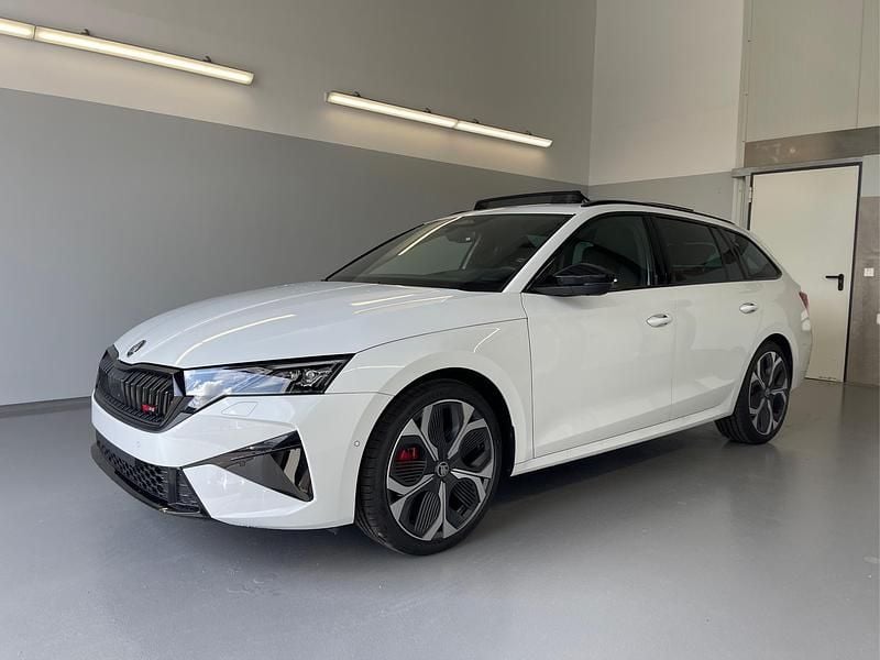Używany Skoda Octavia RS 265 KM (194 kW) 2026 Kombi