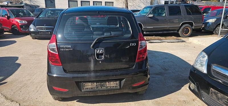 Gebraucht Hyundai i10 Edition 69 PS (50 kW) 2013 Schwarz Kleinwagen