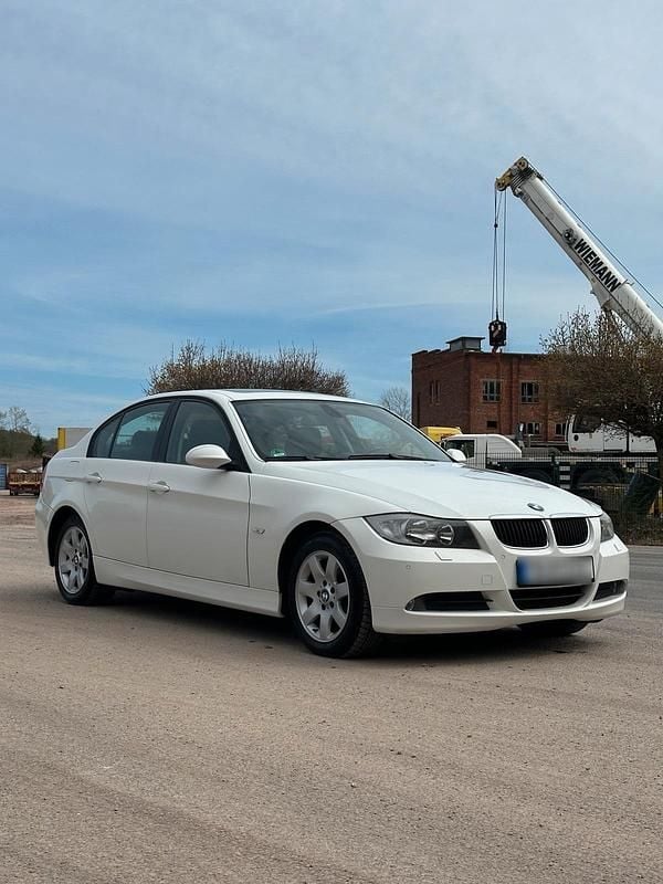 Gebraucht BMW 320 170 PS (125 kW) 2007 Weiß Limousine