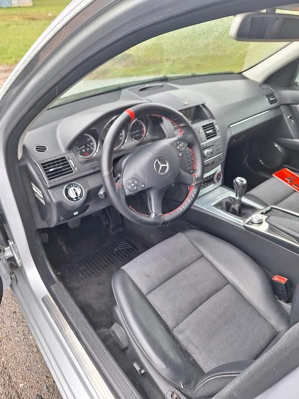 Gebraucht Mercedes C200 136 PS (100 kW) 2009 Silber Limousine