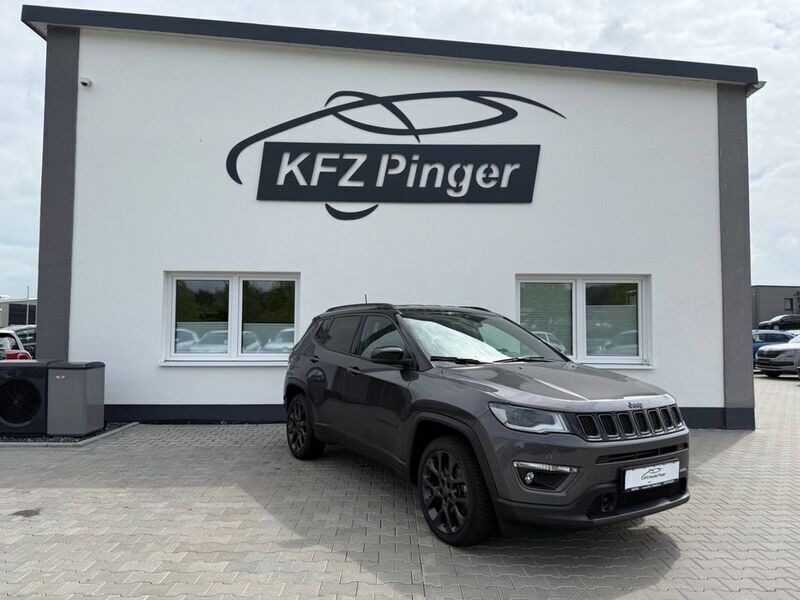 Grau Gebraucht 2020 Jeep Compass SUV | 23.899 € (Fairer Preis) - Bild 1/4