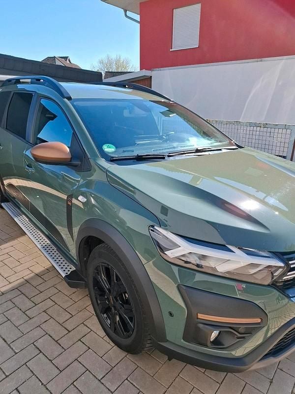 Gebraucht Dacia Jogger 110 PS (80 kW) 2024 Grün Van / Kleinbus