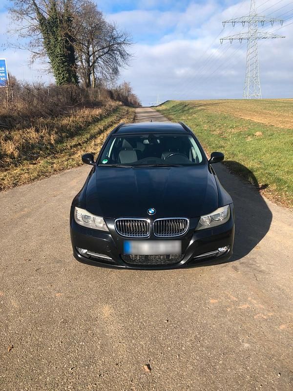 Gebraucht BMW 330 Performance 245 PS (180 kW) 2010 Schwarz Kombi