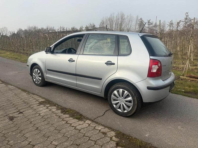Gebraucht VW Polo 64 PS (47 kW) 2003 Silber Kleinwagen