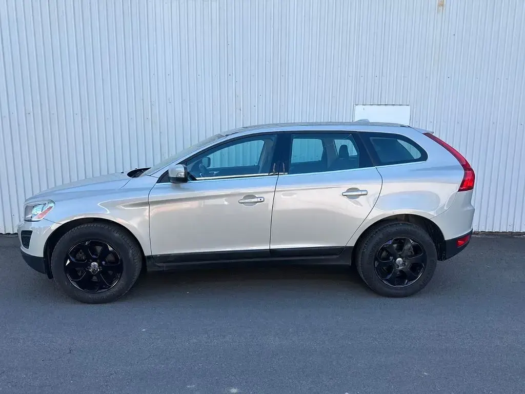Gebraucht Volvo XC60 215 PS (158 kW) 2013 Cosmic white SUV