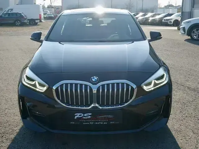Gebraucht BMW 120 M Sport 190 PS (139 kW) 2023 Black sapphire met. (metallic) Kleinwagen