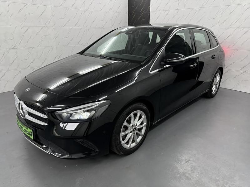 Kosmosschwarz metalliclack Gebraucht 2020 Mercedes B220 Van / Kleinbus | 26.490 € (Fairer Preis) - Bild 1/4