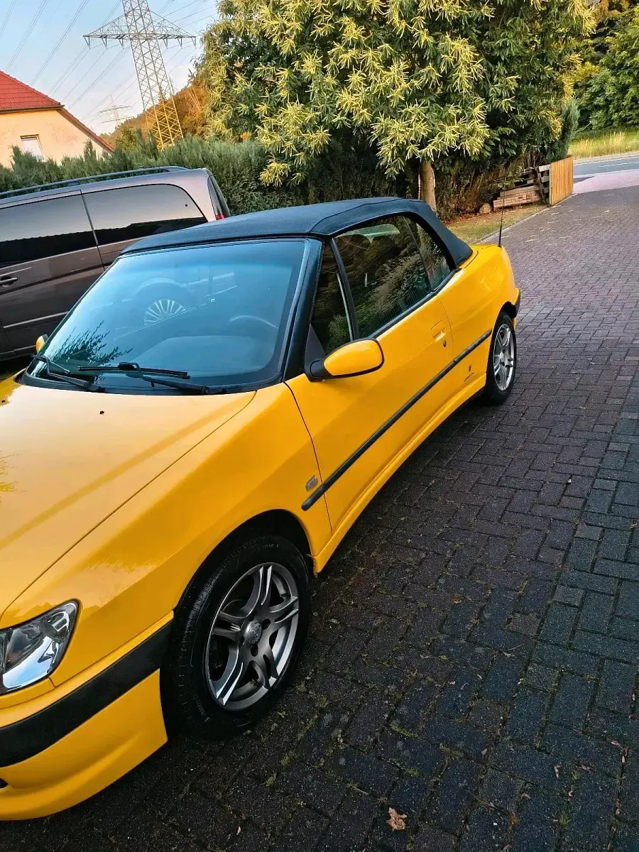 Gebraucht Peugeot 306 Cabriolet 98 PS (72 kW) 2000 Gelb Cabrio