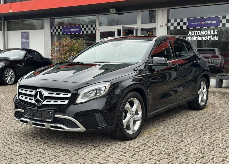Gebraucht Mercedes GLA200 156 PS (114 kW) 2018 Schwarz SUV