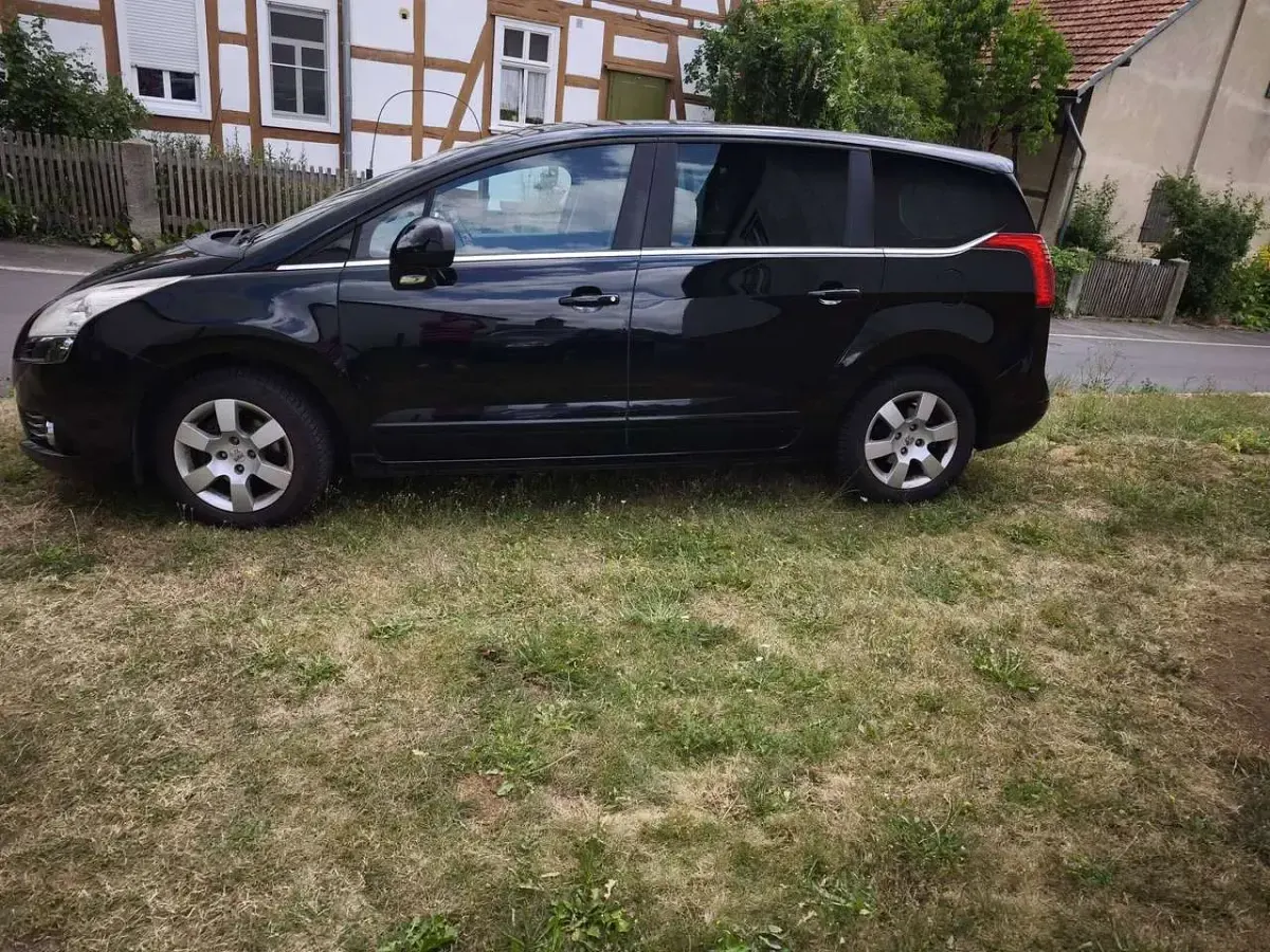 Gebraucht Peugeot 5008 Premium 120 PS (88 kW) 2010 Schwarz Van / Kleinbus