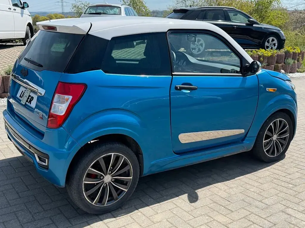 Begagnad Ligier JS50 2020 Blå Halvkombi