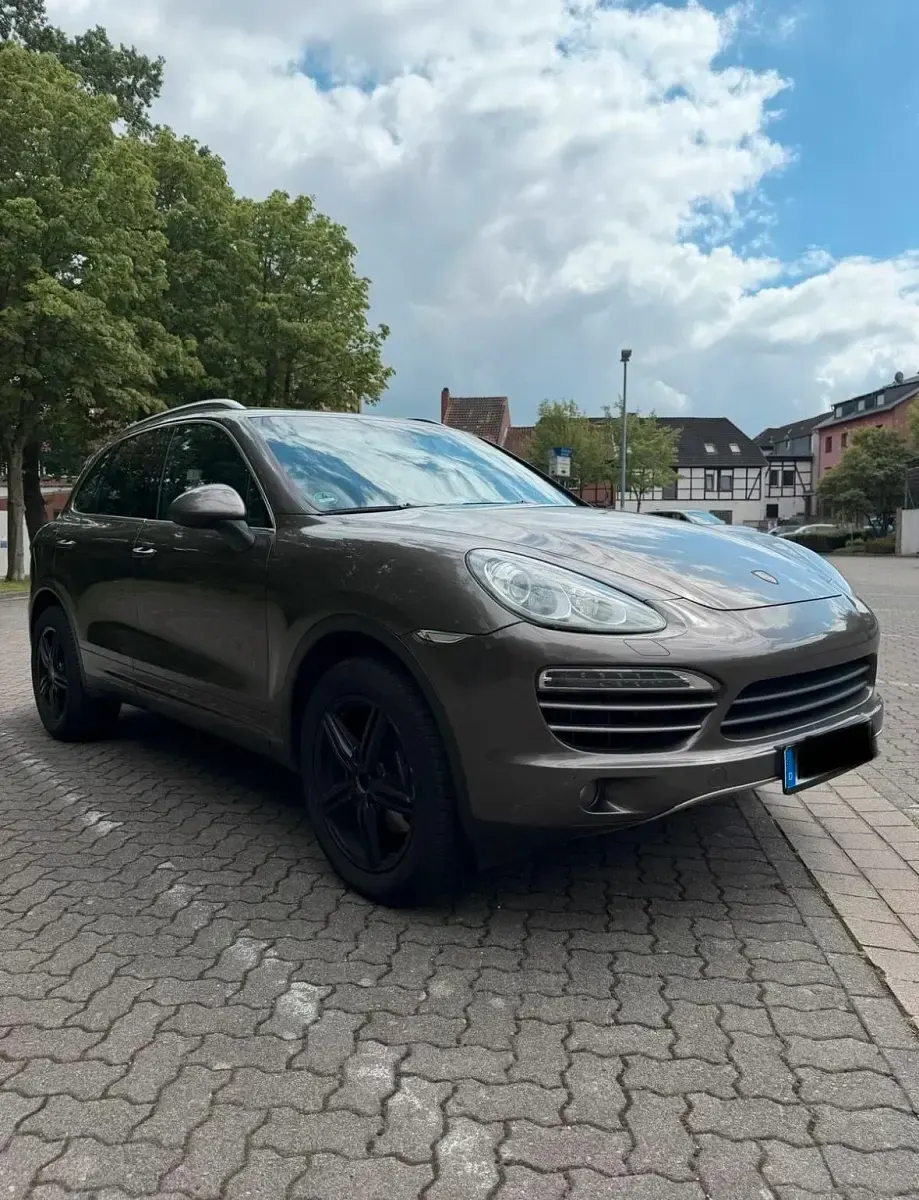 Gebraucht Porsche Cayenne 240 PS (176 kW) 2011 Braun SUV