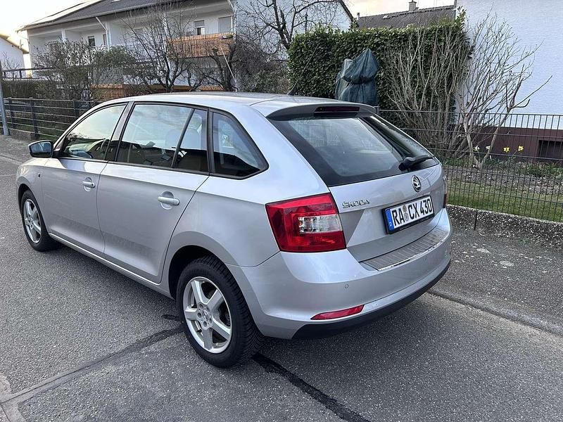 Usata Skoda Rapid Active 105 CV (77 kW) 2014 Argento Utilitaria