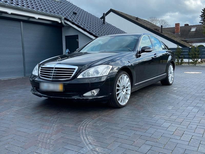 Gebraucht Mercedes 320 235 PS (172 kW) 2009 Schwarz Limousine