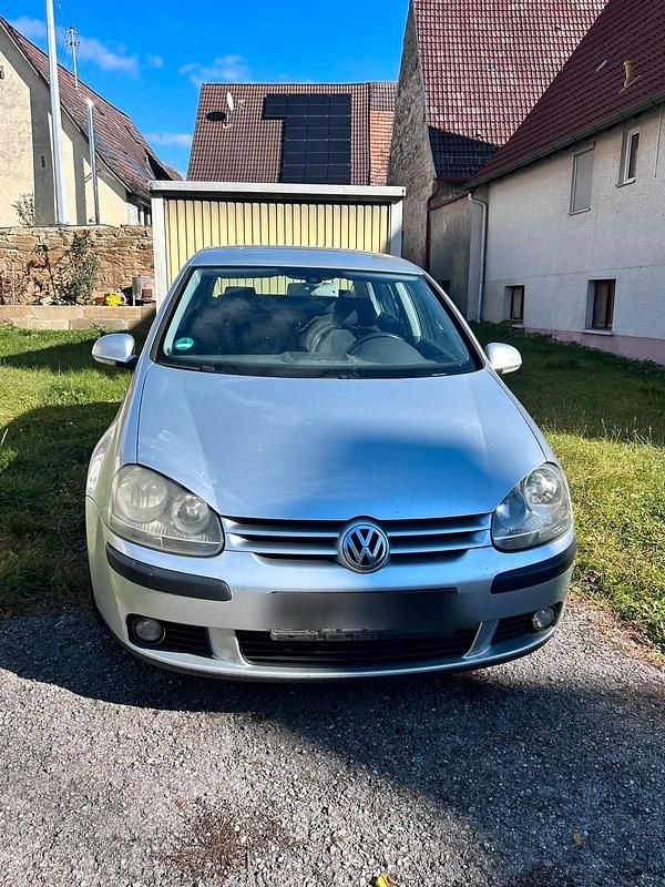Silber Gebraucht 2004 VW Golf V Limousine | 2.000 € (Fairer Preis) - Bild 1/4