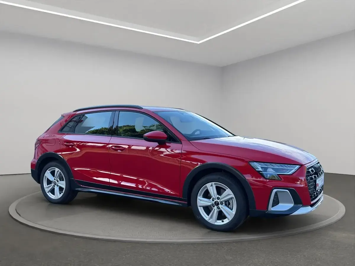 Gebraucht Audi A3 e-tron Comfort 204 PS (150 kW) 2025 Progressivrot metallic Kleinwagen