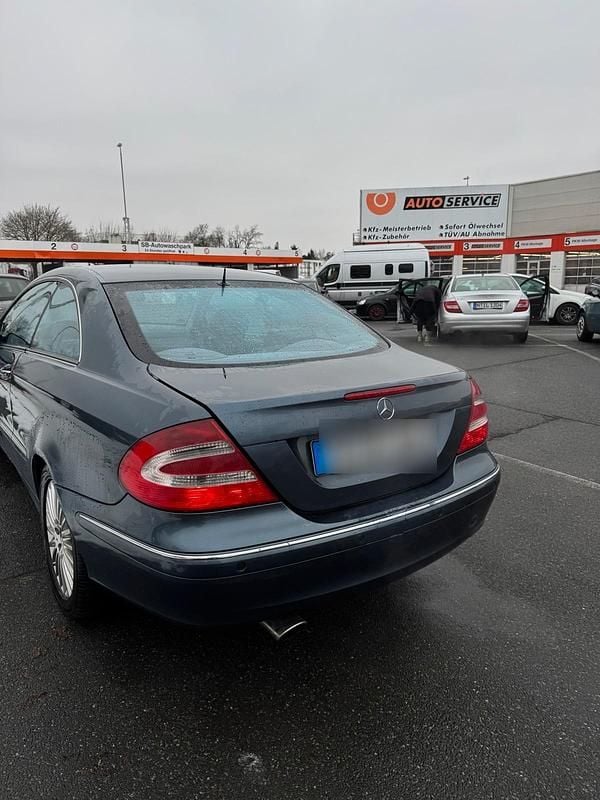 Gebraucht Mercedes CLK240 170 PS (125 kW) 2003 Silber Coupé