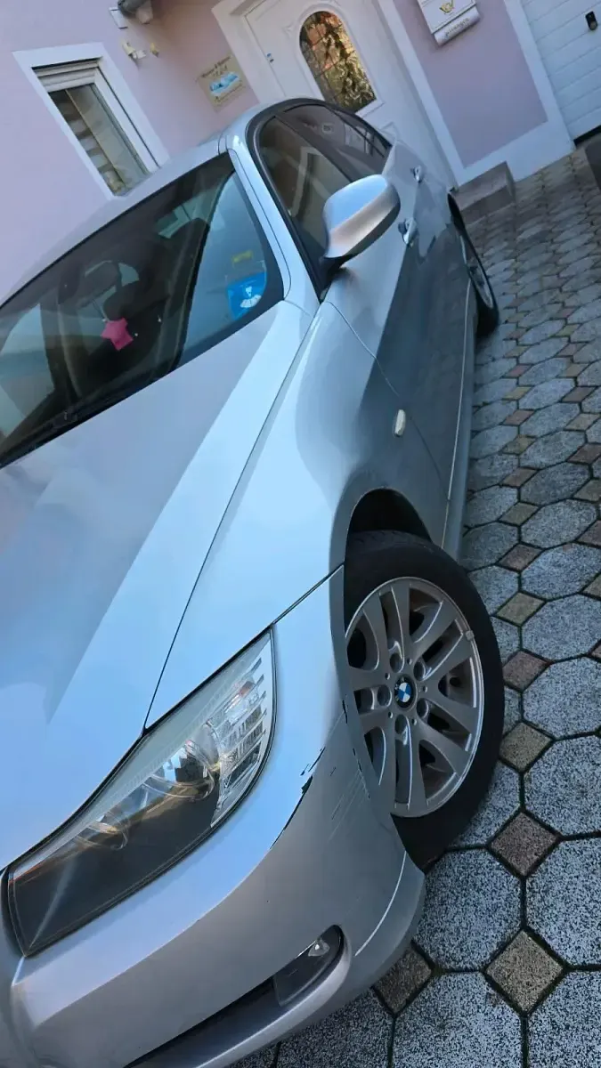 Gebraucht BMW 318 143 PS (105 kW) 2009 Silber Limousine