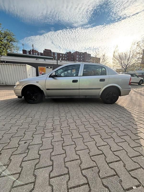 Gebraucht Opel Astra 2000 Silber Limousine