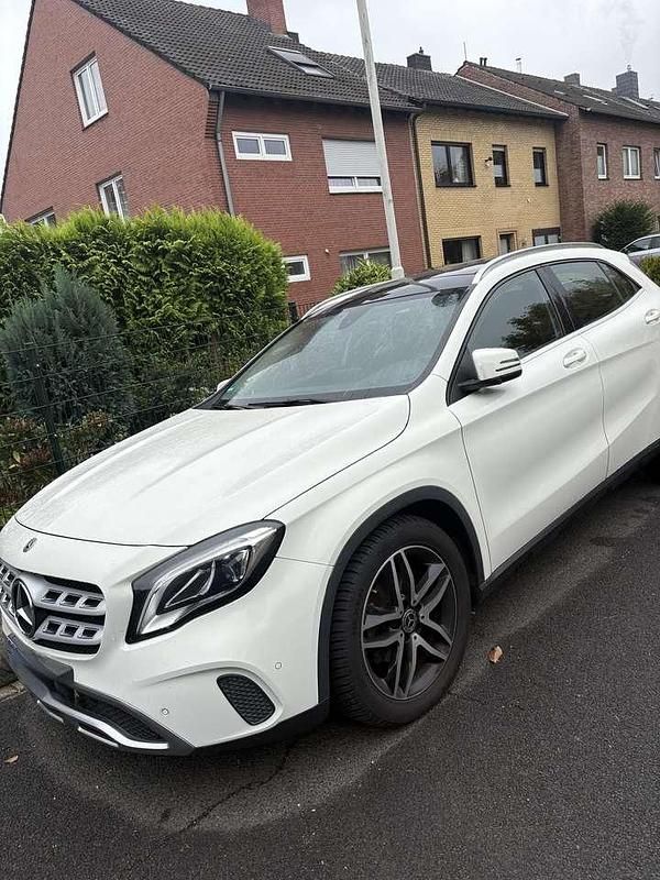 Gebraucht Mercedes GLA200 156 PS (114 kW) 2017 Weiß SUV
