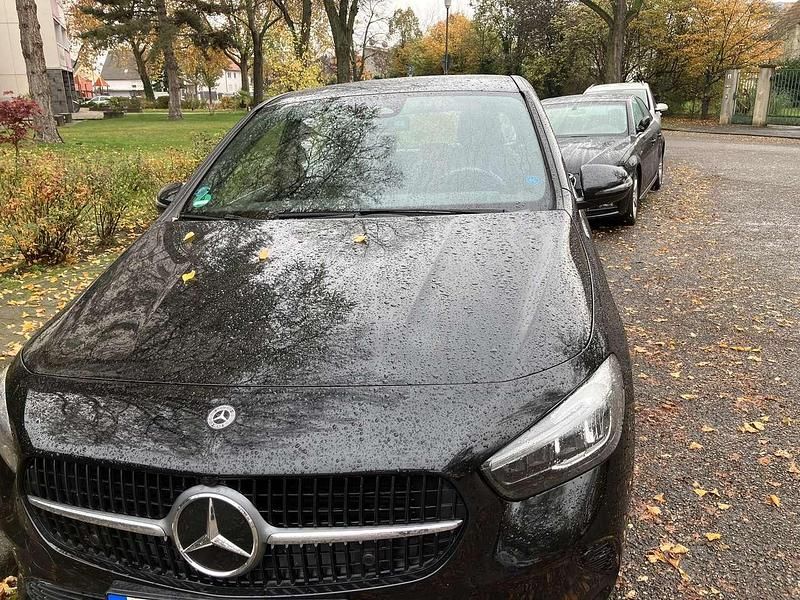 Schwarz Gebraucht 2023 Mercedes B220 Advanced Van / Kleinbus | 32.500 € (Guter Preis) - Bild 1/4