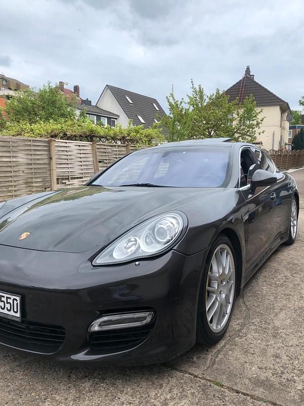Grau Gebraucht 2009 Porsche Panamera Turbo Limousine | 26.500 € (Fairer Preis) - Bild 1/4