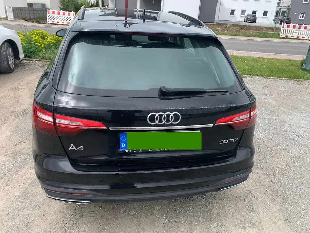 Używany Audi A4 122 KM (89 kW) 2020 Czarny Kombi