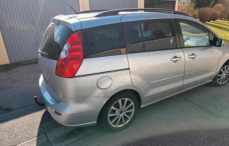 Usado Mazda 5 110 HP (80 kW) 2007 Prateado Monovolume