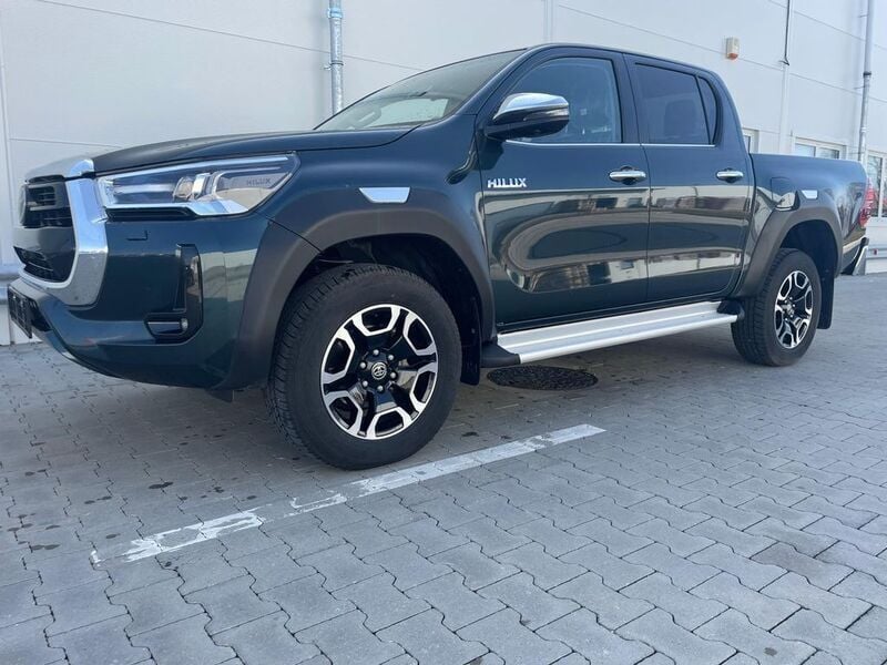 Grün Gebraucht 2024 Toyota HiLux Executive Abholung | 52.955 € (Etwas zu teuer) - Bild 1/4