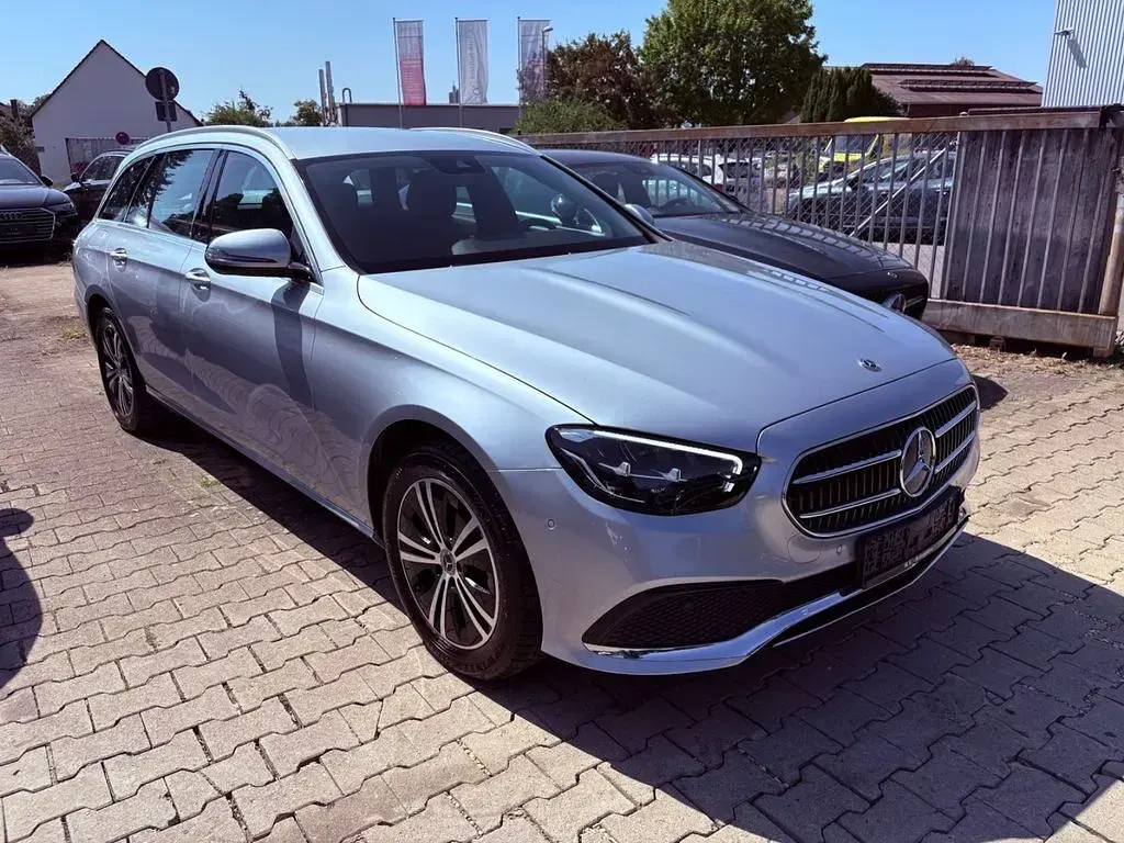 Gebraucht Mercedes E220 194 PS (142 kW) 2021 Silber Limousine