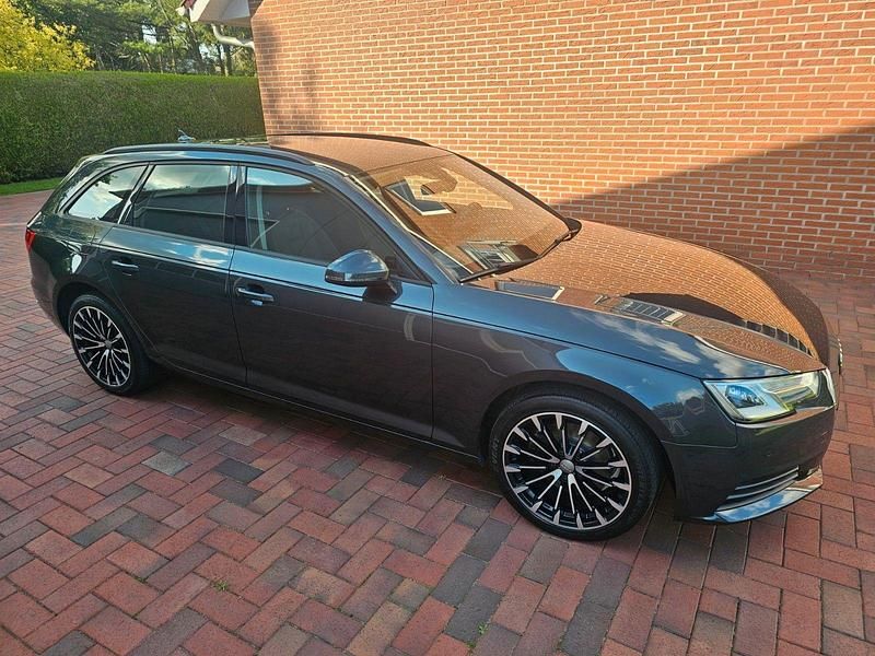 Gebraucht Audi A4 122 PS (89 kW) 2017 Grau Kombi
