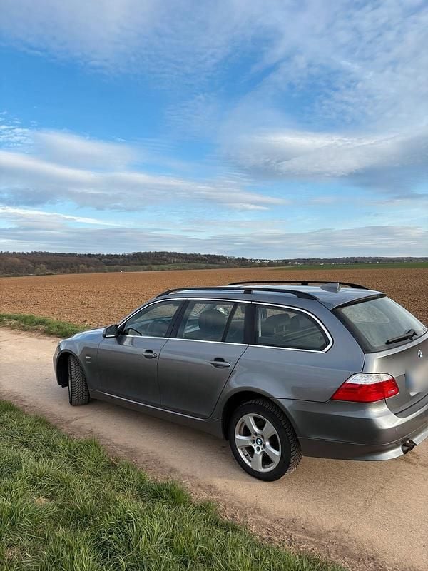 Gebraucht BMW 530 235 PS (172 kW) 2010 Grau Kombi