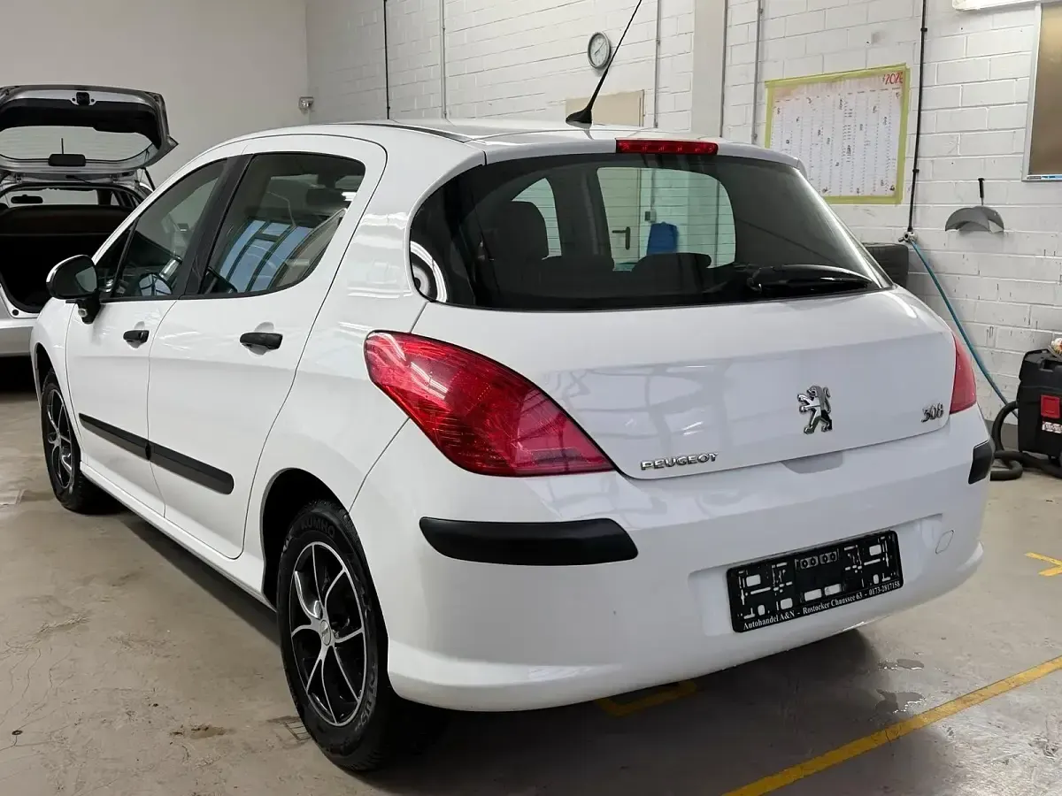 Gebraucht Peugeot 308 Filou 95 PS (69 kW) 2009 Weiß Limousine