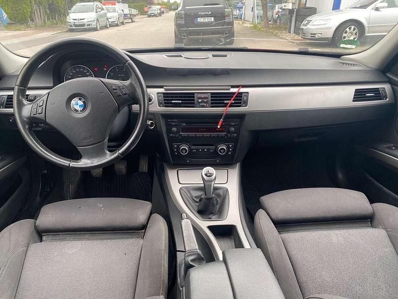 Gebraucht BMW 318 129 PS (94 kW) 2006 Rot Kombi