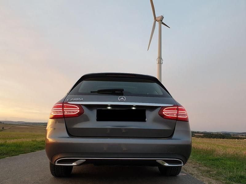 Gebraucht Mercedes C200 Avantgarde 160 PS (117 kW) 2019 Grau Limousine