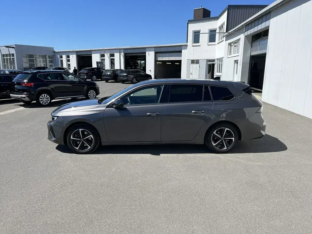 Gebraucht Opel Astra 131 PS (96 kW) 2025 Grau Kleinwagen