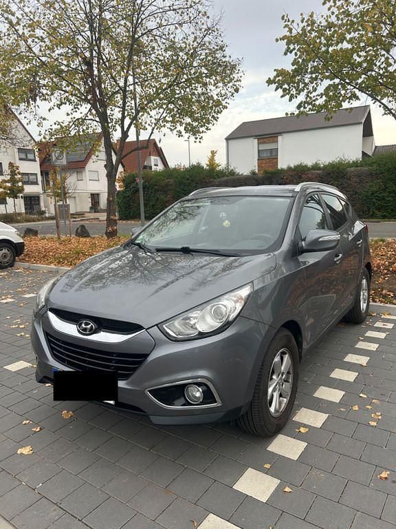 Grau Gebraucht 2012 Hyundai ix35 Trend SUV | 9.200 € (Fairer Preis) - Bild 1/4