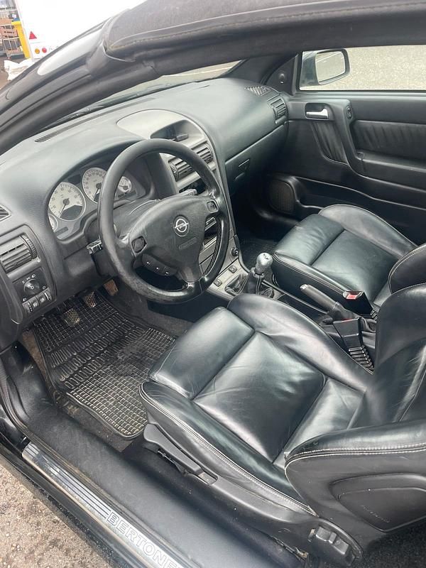 Gebraucht Opel Astra Cabriolet 100 PS (73 kW) 2001 Schwarz Cabrio