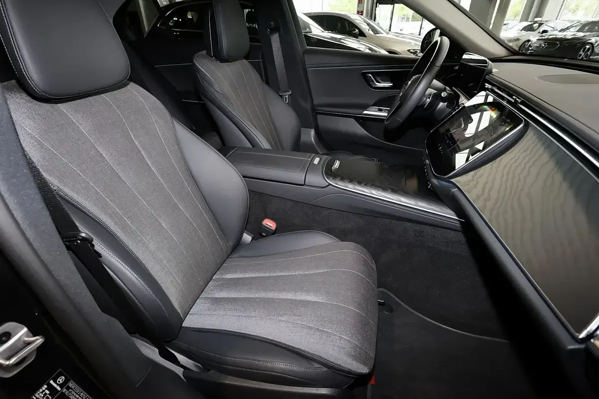 Gebraucht Mercedes E200 Avantgarde 204 PS (150 kW) 2025 Graphitgrau metallic Limousine