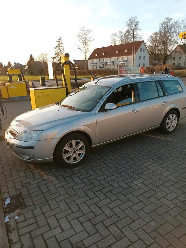 Gebraucht Ford Mondeo 125 PS (91 kW) 2007 Silber Kombi