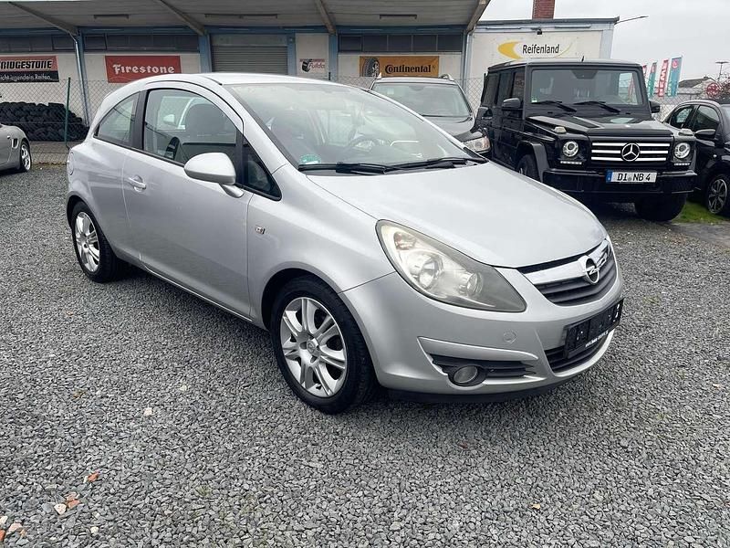 Gebraucht Opel Corsa Innovation 90 PS (66 kW) 2009 Starsilber iii m2 Kleinwagen