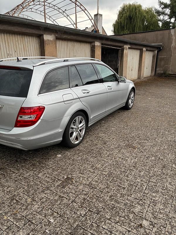 Gebraucht Mercedes C180 156 PS (114 kW) 2013 Silber Kombi