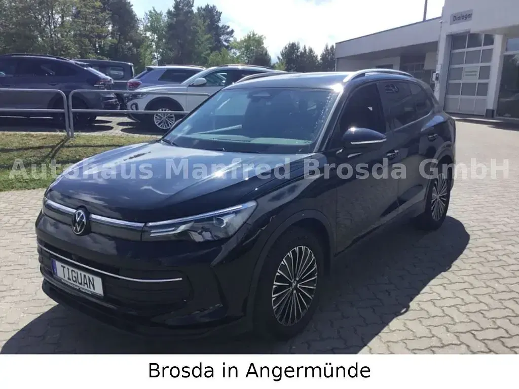 Gebraucht VW Tiguan Goal 150 PS (110 kW) 2025 Schwarz SUV