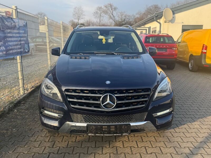 Gebraucht Mercedes ML350 258 PS (189 kW) 2012 Tansanitblau  metalliclack SUV