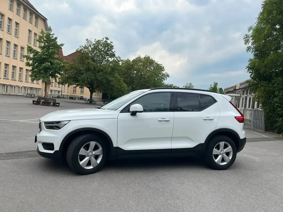 Gebraucht Volvo XC40 129 PS (94 kW) 2021 Weiß SUV