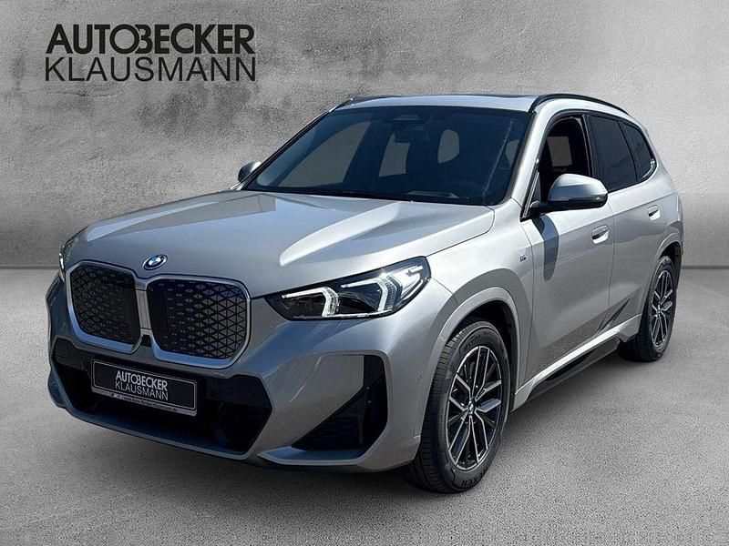 Silber Neu 2025 BMW iX1 M Sport SUV | 59.590 € (Etwas zu teuer) - Bild 1/4