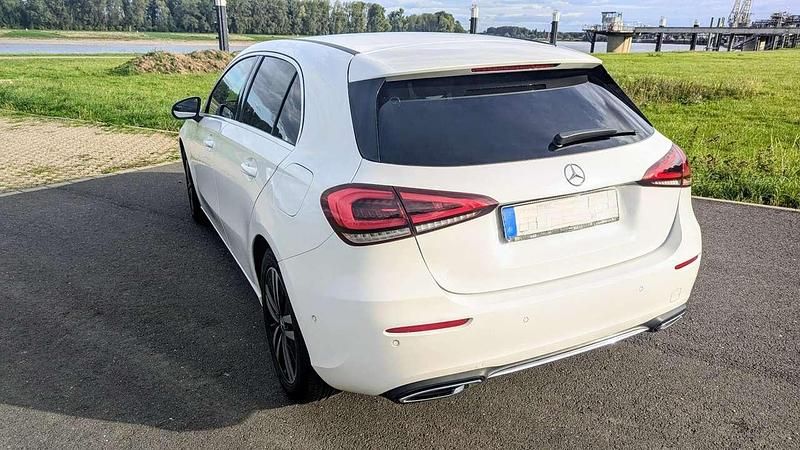 Gebraucht Mercedes A200 Advanced 163 PS (119 kW) 2021 Weiß Limousine