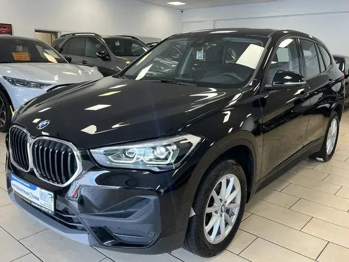 Schwarz Gebraucht 2021 BMW X1 Performance SUV | 18.870 € (Guter Preis) - Bild 1/4
